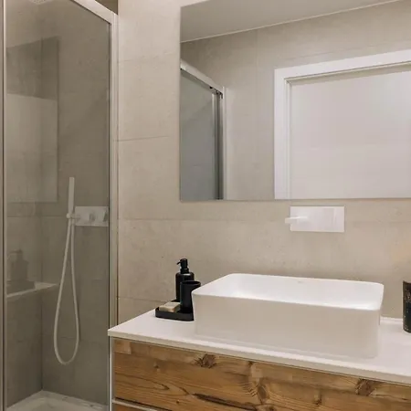 Tassil - 2 Bedrooms In Santos * Lisbon